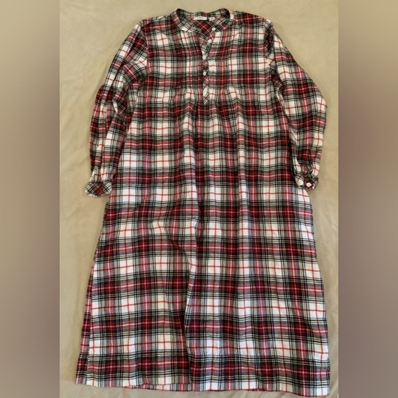 Vintage 💫 LL Bean Pintuck Flannel Nightgown Small - Picture 5 of 6